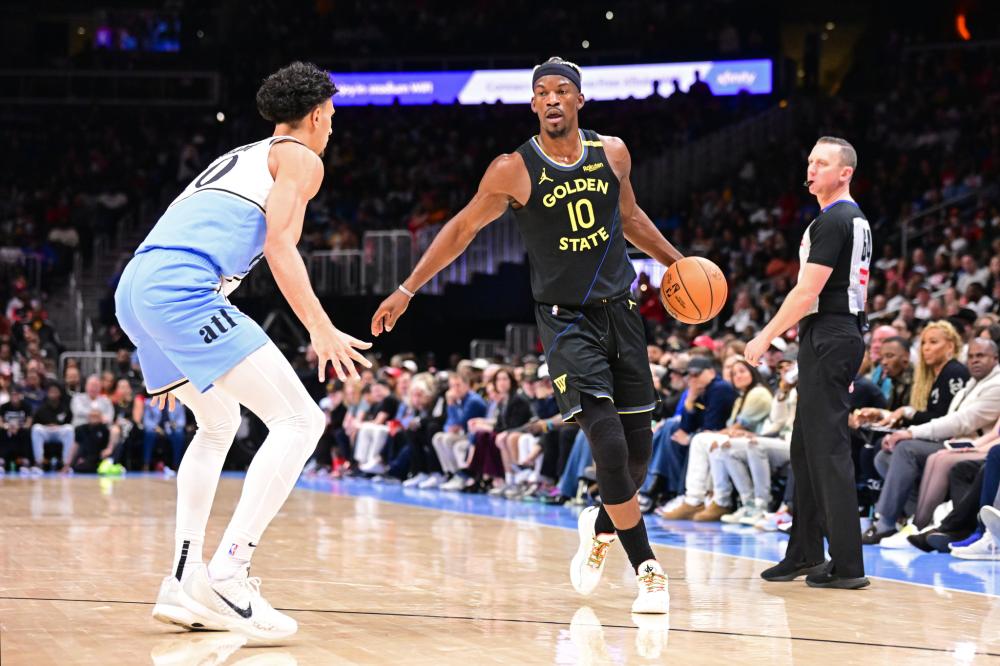 CBA：深圳男篮三分火力全开 主场击败上海